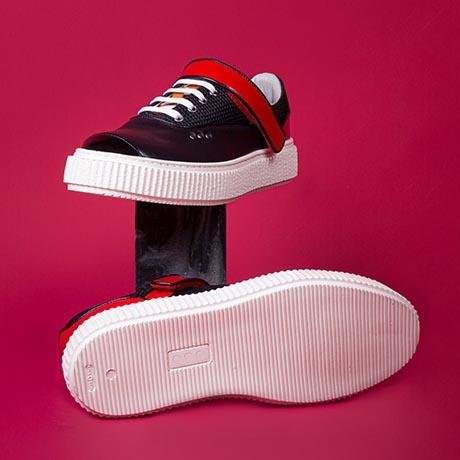 Black and red BEAKER band sneaker