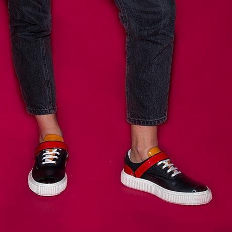 Black and red BEAKER band sneaker