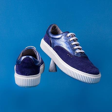 Metallic blue suede MEAKER sneaker